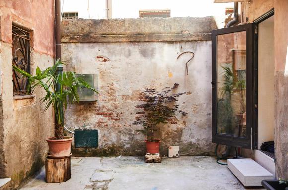 Courtyard entrance to StudioGiardini. Photo by Paulina Westerlind