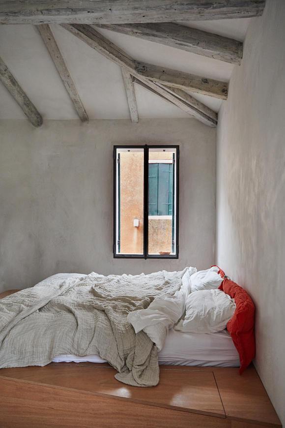 StudioGiardini's master bedroom. Photo by Paulina Westerlind