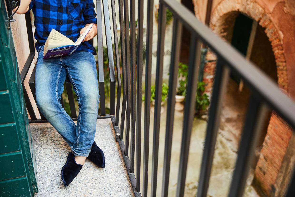 Studio Giardini's benchmark balcony with a perfect seat. Design Laure Miedico. 